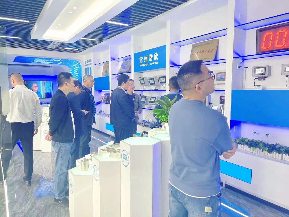 熱烈祝賀中國重型機(jī)械工業(yè)協(xié)會橋式起重機(jī)專業(yè)委員會九屆八次理 事會暨十屆一次會員大會在江蘇省常州市召開順利召開并圓滿結(jié)束！